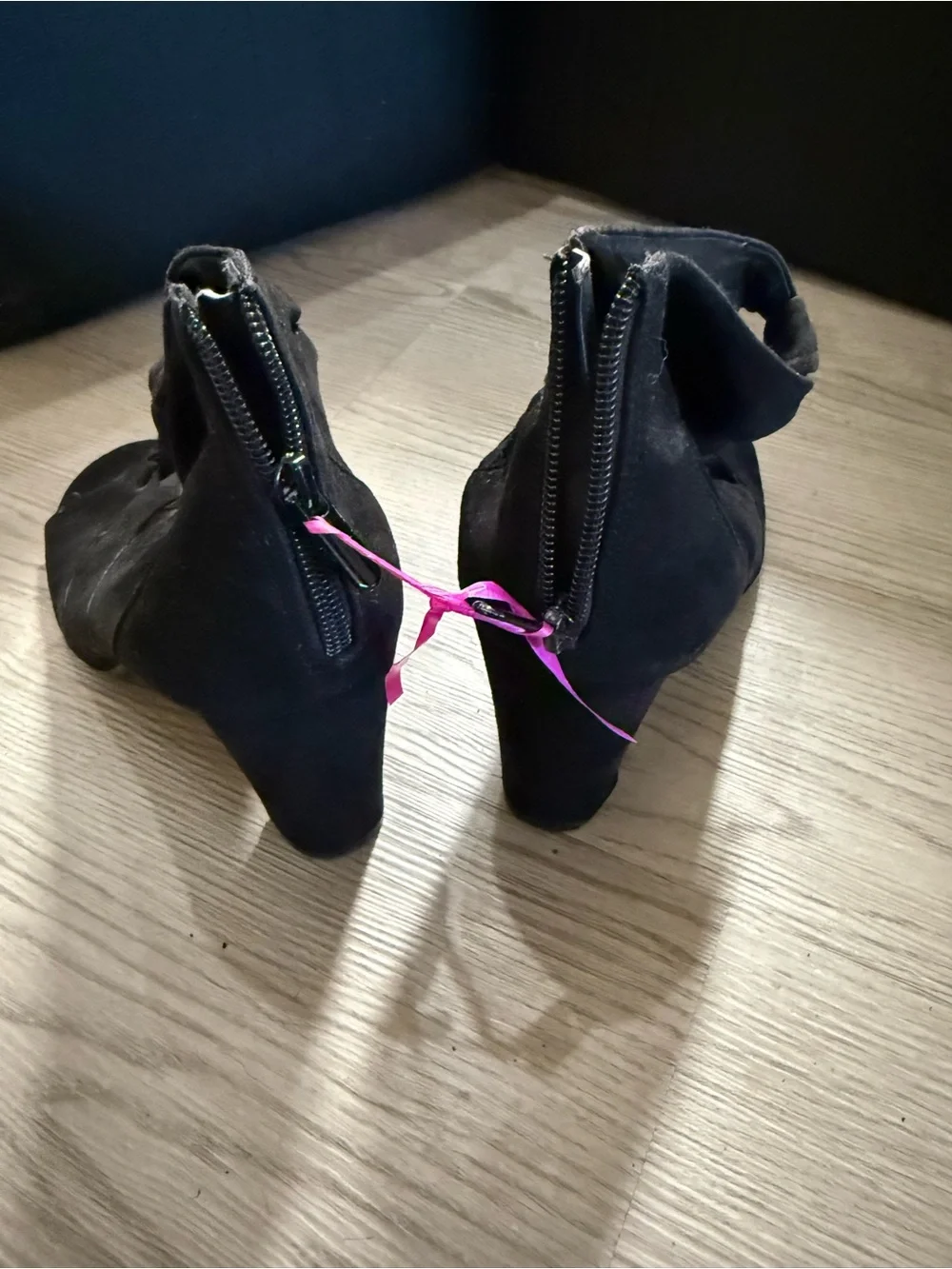 N/A stylish black
